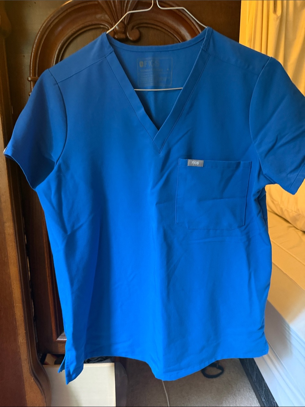 Figs Women’s V-Neck Medium Top and Medium Petite pants Royal Blue TOP AND PANTS
